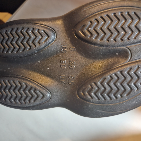 Zumiez slides - Picture 5 of 11